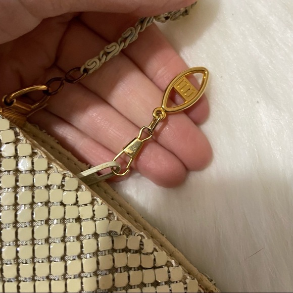 Vintage‎ women’s cream metal mesh  crossbody purse - Picture 5 of 12